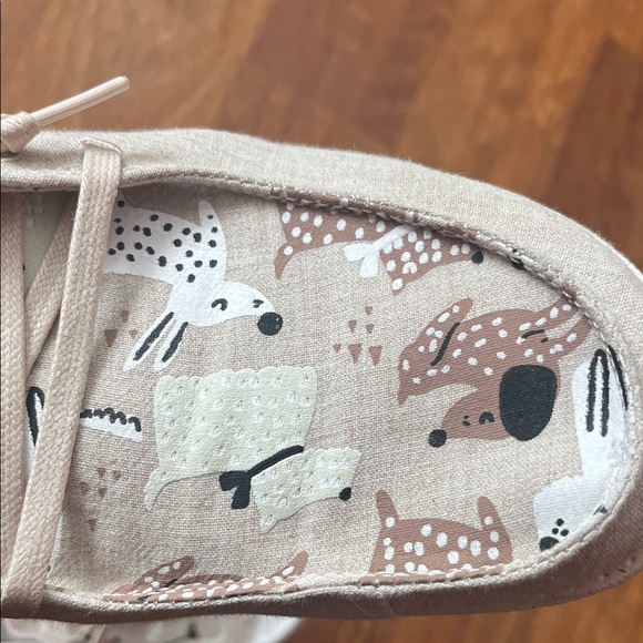 EUC Hey Dude Beige Animal Print Shoes - Picture 13 of 16